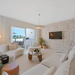 Lejlighed Extravagant Newly Renovated Penthouse With Sea Views *