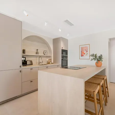 شقة Extravagant Newly Renovated Penthouse With Sea Views *