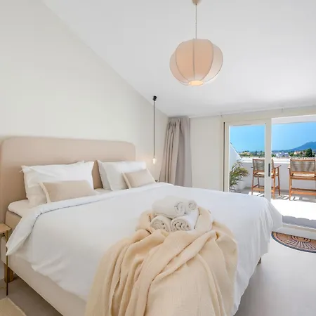 Extravagant Newly Renovated Penthouse With Sea Views 마르베야