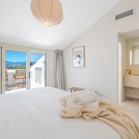 Lejlighed Extravagant Newly Renovated Penthouse With Sea Views