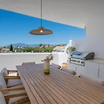 Extravagant Newly Renovated Penthouse With Sea Views Apartman