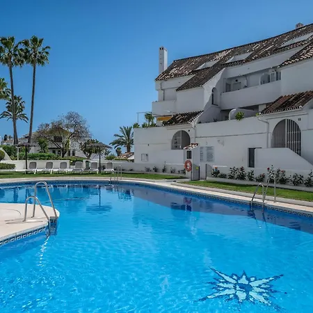 Apartment Extravagant Newly Renovated Penthouse With Sea Views *