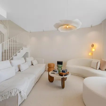 Extravagant Newly Renovated Penthouse With Sea Views ماربيا