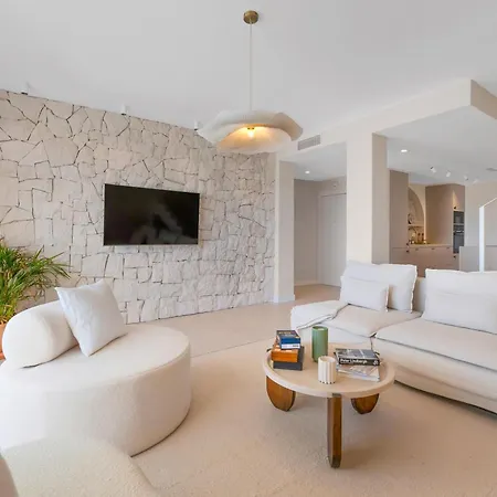 Extravagant Newly Renovated Penthouse With Sea Views * ماربيا