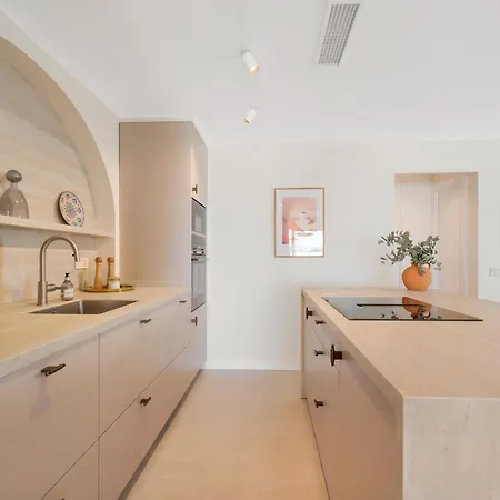 Extravagant Newly Renovated Penthouse With Sea Views Lägenhet *