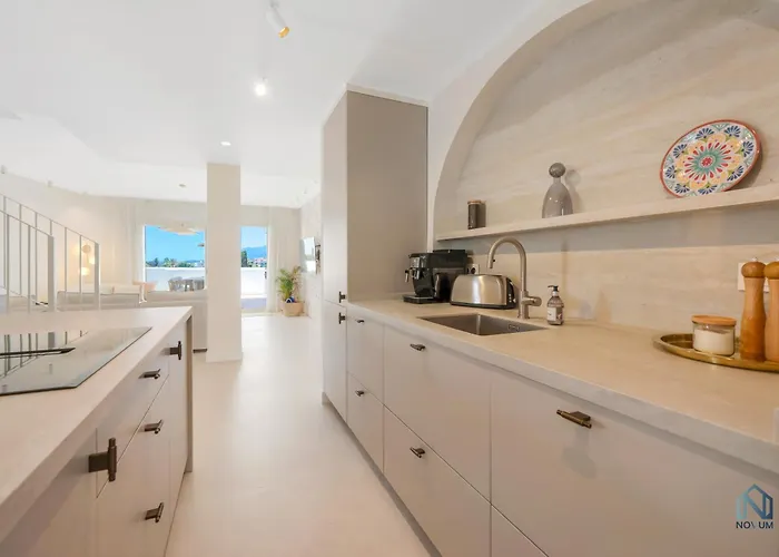 Lejlighed Extravagant Newly Renovated Penthouse With Sea Views *
