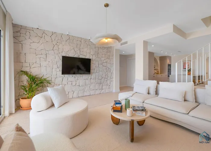 Extravagant Newly Renovated Penthouse With Sea Views * Marbella