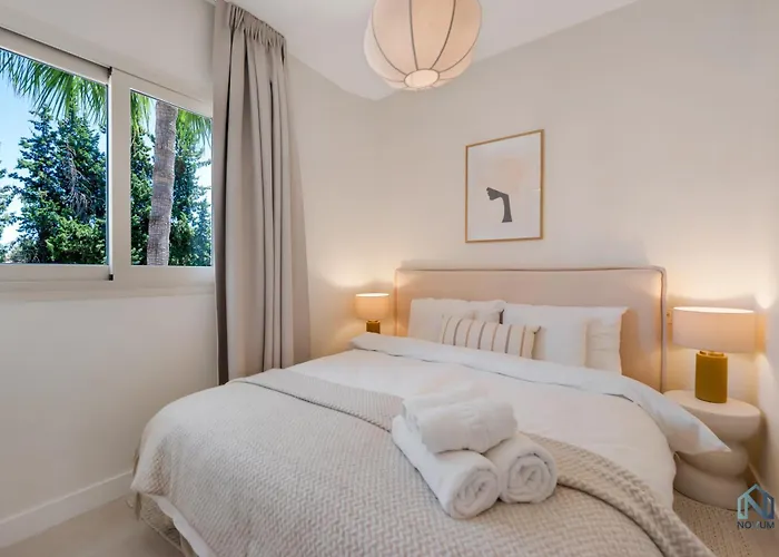 Extravagant Newly Renovated Penthouse With Sea Views Apartment *