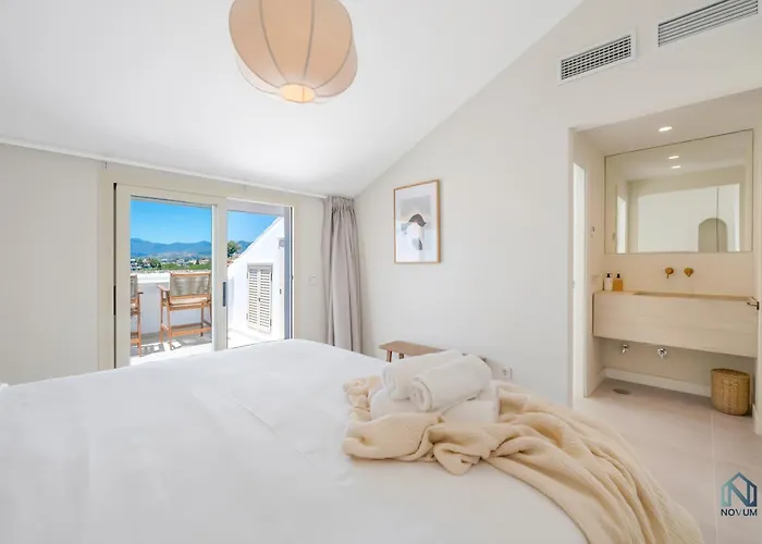 Apartment Extravagant Newly Renovated Penthouse With Sea Views
