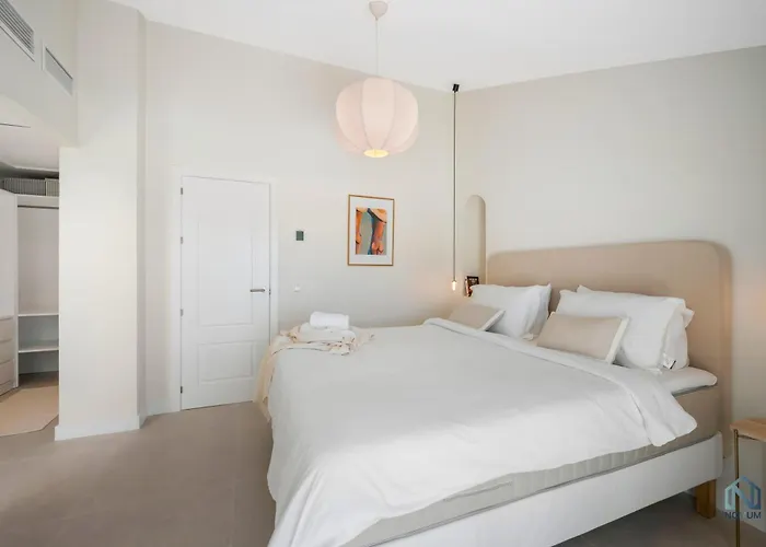 Lejlighed Extravagant Newly Renovated Penthouse With Sea Views