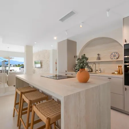 Extravagant Newly Renovated Penthouse With Sea Views Apartmán *