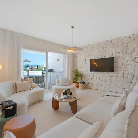 Apartmán Extravagant Newly Renovated Penthouse With Sea Views *