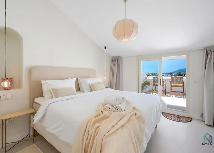 Extravagant Newly Renovated Penthouse With Sea Views Marbella
