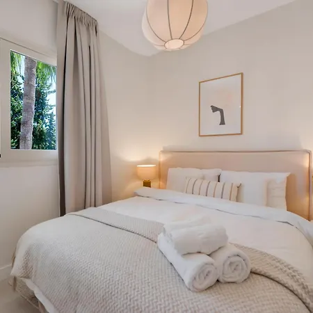 Extravagant Newly Renovated Penthouse With Sea Views Appartamento *