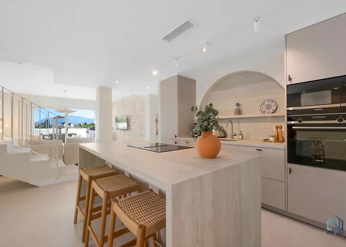 Extravagant Newly Renovated Penthouse With Sea Views Apartmán *
